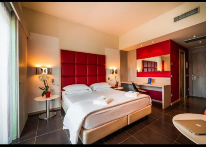 & Trattoria Del Corso * オルビア